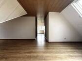 Wohnen und Flur - 2 Zimmer Etagenwohnung zur Miete in Beindersheim