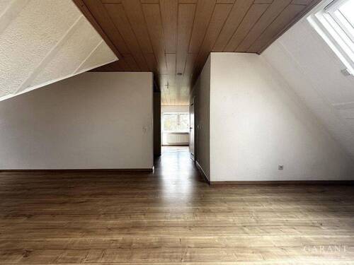 Wohnen und Flur - 2 Zimmer Etagenwohnung zur Miete in Beindersheim