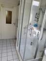 Bad mit Glasdusche - 