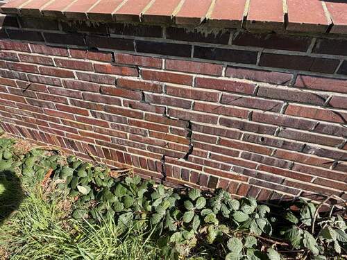 weitere Ansicht Schäden am Mauerwerk - 