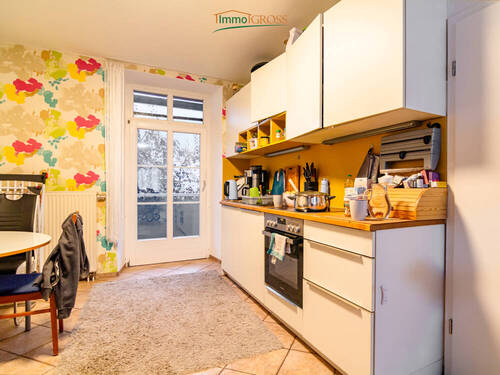 Helle Küche mit Zugang zum Balkon - 3 Zimmer Etagenwohnung in Hausen im Wiesental