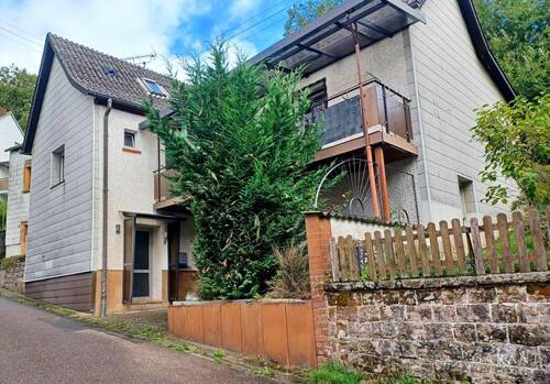 Strassenansicht - Kleines Haus auf der schönen Sickingerhöhe