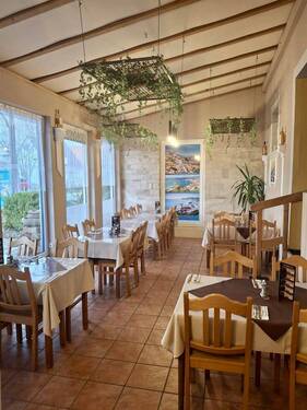 Restaurant - 9 Zimmer Mehrfamilienhaus, Wohnhaus in Burgebrach