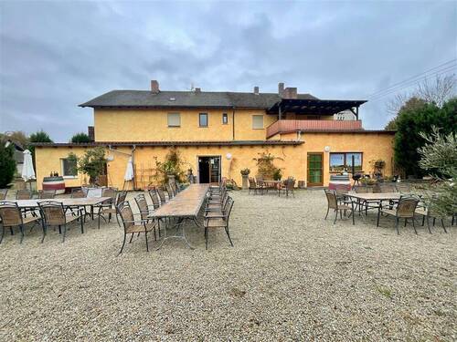 Außenansicht mit Terrasse - 