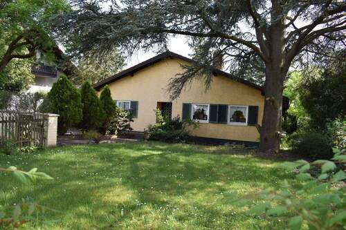 Straßenseite Nord-Ost - Exklusive Wohnimmobilie in begehrter Lage von Maintal-Dörnigheim