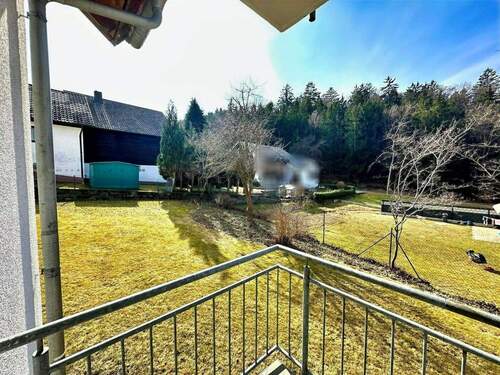 Blick vom Balkon in den Garten - 