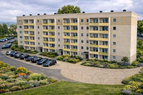 visualisierte Hausansicht - Wohnungspaket von 64 Wohneinheiten mit Balkonen innerhalb 2 WEGs mit Stimmenmehrheit