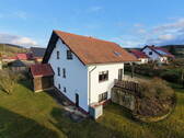 Hausfassade /Holzstall /Garten - 