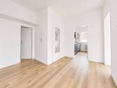 Heller Flur vom Wohnzimmer aus - 