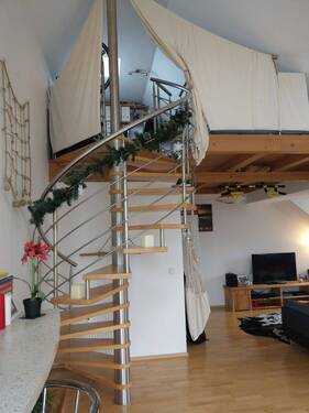 Treppe zur Galerie - 