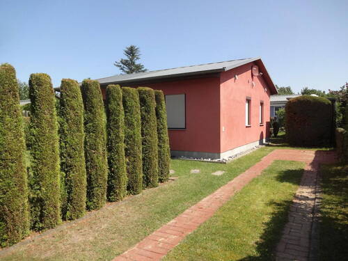 Einfahrt mit zwei Stellplätze - 3 Zimmer Mehrfamilienhaus, Wohnhaus in Loissin