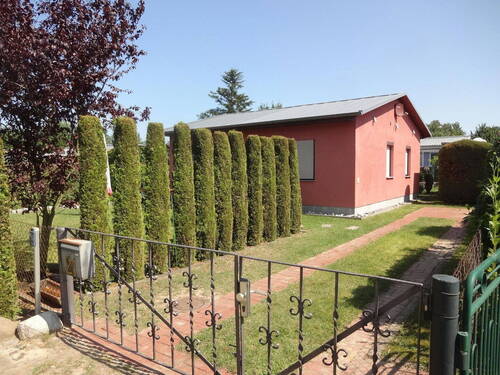 Einfahrt mit zwei Stellplätz - Mehrfamilienhaus, Wohnhaus mit 53,00 m² in Loissin zum Kaufen