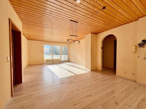 Wohnzimmer - 3 Zimmer Etagenwohnung in Bad-König