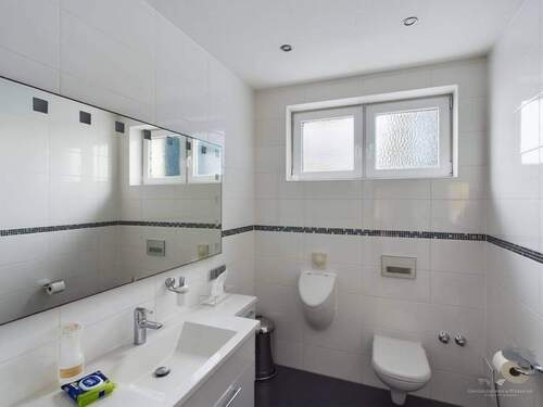 1.OG - WC-Herren - Büro mit 17,00 m&sup2; in Bremerhaven zur Miete