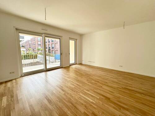 großes Wohnzimmer - 4 Zimmer Etagenwohnung zur Miete in Dresden