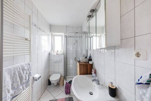 1. OG Wohnung links - Bad - 