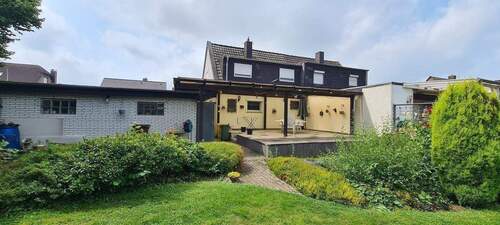 Rückansicht mit großer Terrasse - Mehrfamilienhaus, Wohnhaus mit 70,00 m&sup2; in Tönisvorst zum Kaufen