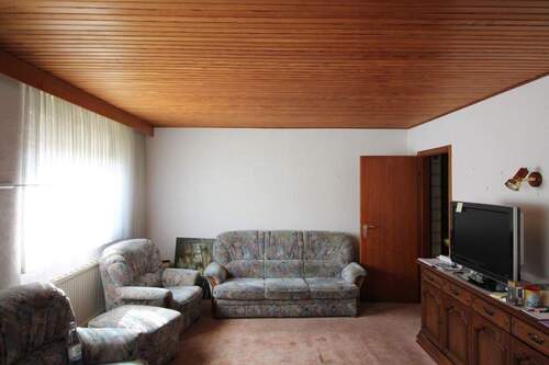 EG Wohnzimmer mit Zugang zum Bad - 