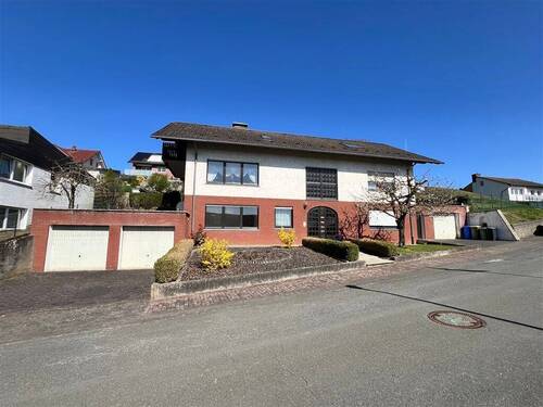 Außenansicht - Beverungen - kleines Mehrfamilienhaus mit großartiger Aussicht