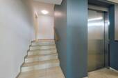 Eingangsbereich mit Aufzug - 
