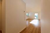 Flurbereich mit Blick in den Wohnbereich - 