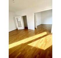 RATINGEN-CITY: 95 m²_3,5 ZIMMER_PARKETT_EBK_HELLES BAD_2 BALKONE
