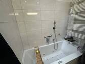 Bad OG mit Wanne - 
