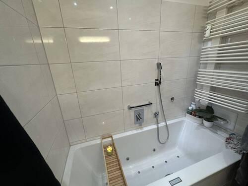  Bad OG mit Wanne - 