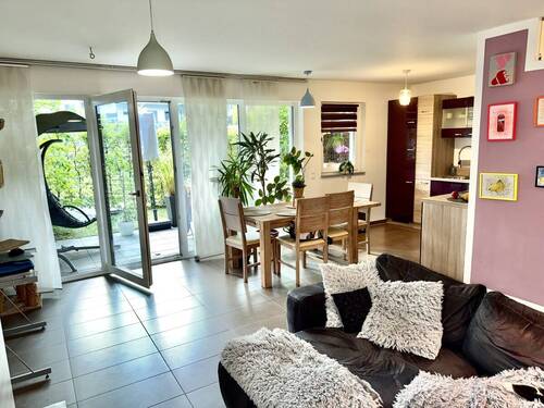 Wohnzimmer - 3 Zimmer Etagenwohnung zum Kaufen in Erlangen