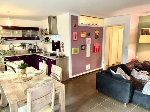 Wohnzimmer m. Küchenbereich - Etagenwohnung mit 79,00 m² in Erlangen zum Kaufen