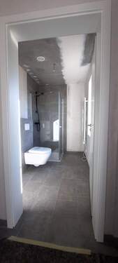 Gäste-WC / Duschbad EG 2 - 