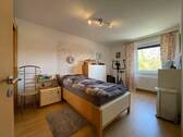 Schlafzimmer - Etagenwohnung mit 78,00 m&sup2; in Ronnenberg zum Kaufen
