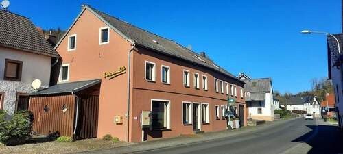 Vorderansicht Straßenseite - 3 Zimmer Bauernhaus, Landhaus in Dahlem