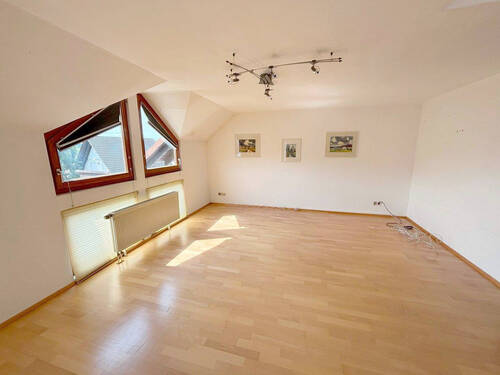 Wohnzimmer - 6 Zimmer Etagenwohnung in Reutlingen