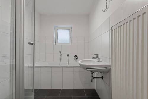 Obergeschoss Bad - 8 Zimmer Etagenwohnung zum Kaufen in Karlsruhe