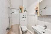 Badezimmer - Etagenwohnung mit 58,00 m&sup2; in Berlin zum Kaufen
