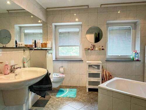 Badezimmer im Obergeschoss - 