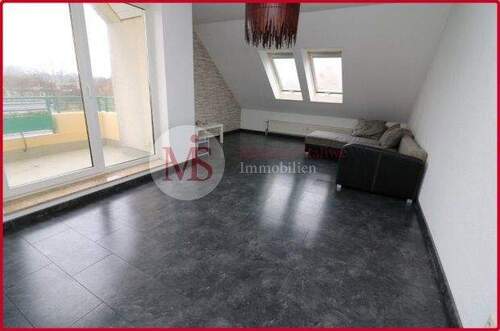 Wohnzimmer - 2 Zimmer Etagenwohnung in Neuss