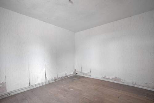 Zimmer 1 EG - 5 Zimmer Doppelhaushälfte in Saal