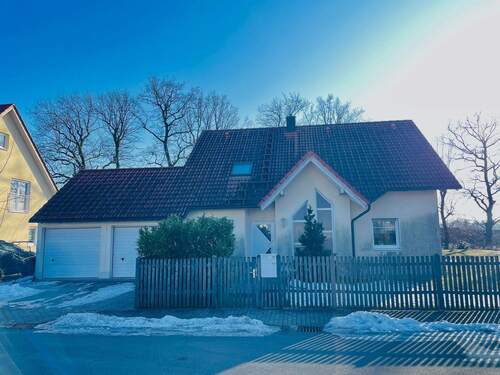 Ansicht Haus Straßenseite - 5 Zimmer Einfamilienhaus in Eckersdorf