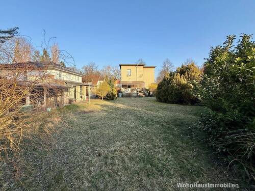 Großes Grundstück mit Nebengelass - 