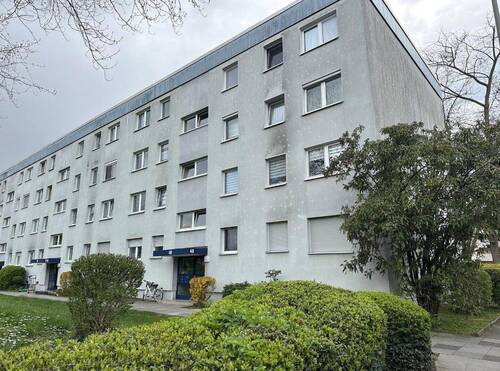 Gebäude Ansicht Eingang - 4 Zimmer Etagenwohnung in Mainz