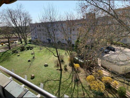 Balkon Ausblick + Spielplatz - 