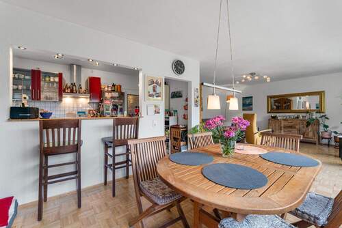 Essbereich mit Blick in die Küche - 3 Zimmer Etagenwohnung zum Kaufen in Frechen