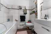 Bad mit Badewanne - 