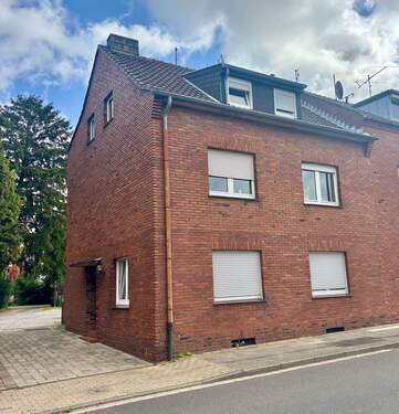 Reiheneckhaus - Reiheneckhaus - mit großem Garten - 899 m² Grundstück - zwei Garagen - in guter Lage von Kohlscheid (Herzogenrath) - derzeit an zwei Mieter vermietet