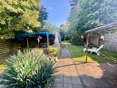 Garten mit Gartenhaus - 