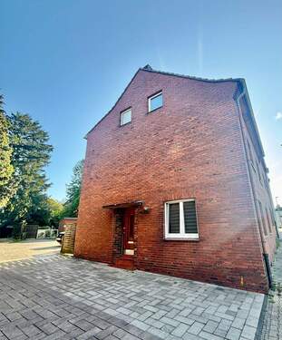 Hauseingang - 7 Zimmer Reihenendhaus zum Kaufen in Herzogenrath