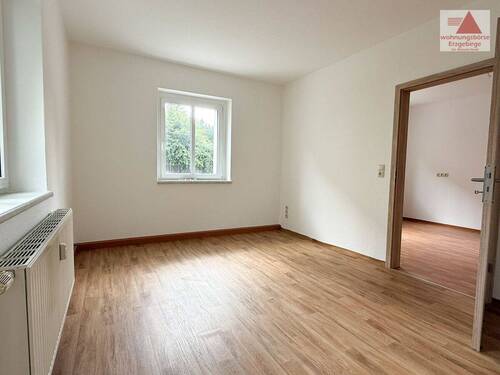 Wohnzimmer_ - 5 Zimmer Etagenwohnung zur Miete in Annaberg-Buchholz / Cunersdorf