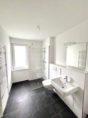 Bad - 3 Zimmer Etagenwohnung in Kaiserslautern